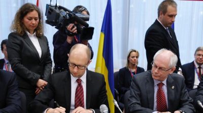 Подписание политической части соглашения об ассоциации в 2014 году / Фото nfront.org.ua