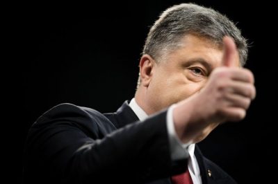 Порошенко, палец