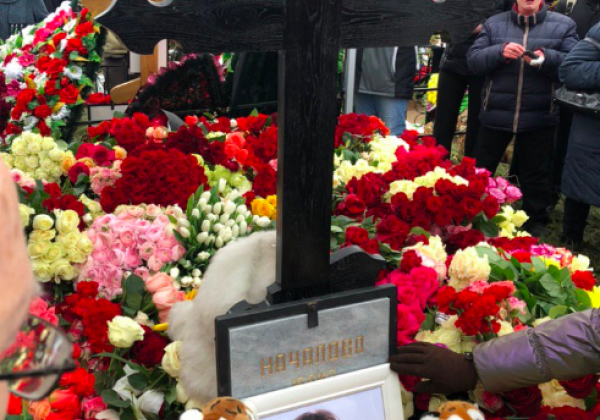 Стало известно, возле кого похоронили Началову: опубликованы фото