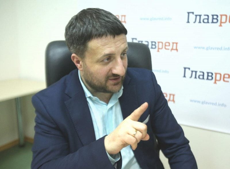 "Рубануть денег и улететь в Лондон": эксперт пояснил, как Украине продавать землю