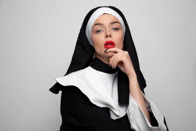 "Трагедия, комедия и немного фарса": Алина Гросу представила клип на песню Vova