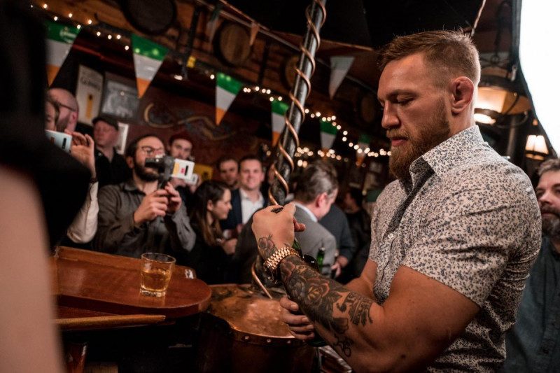 Макгрегор объявил о завершении карьеры в MMA: дальше - виски, Мейвезер или Хабиб