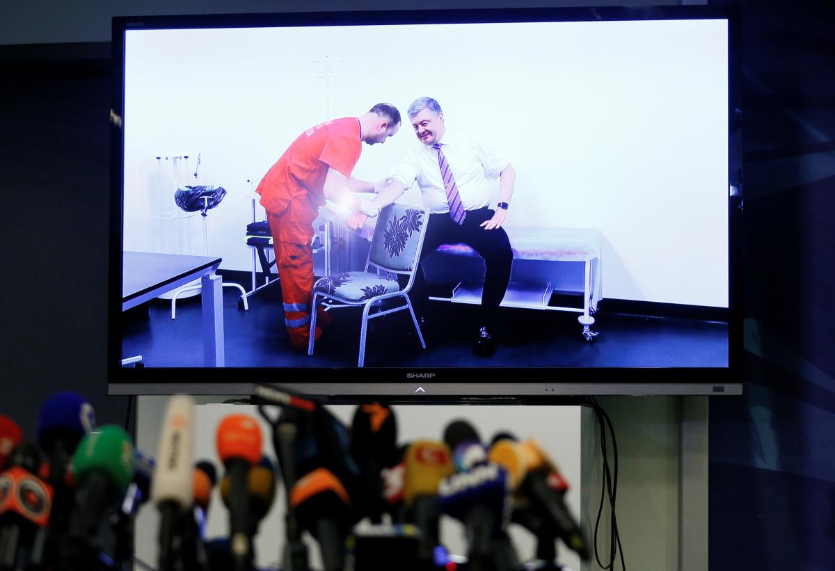 Петр Порошенко сдал кровь на анализы