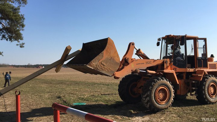 Снос крестов в Куропатах Снос крестов в Куропатах