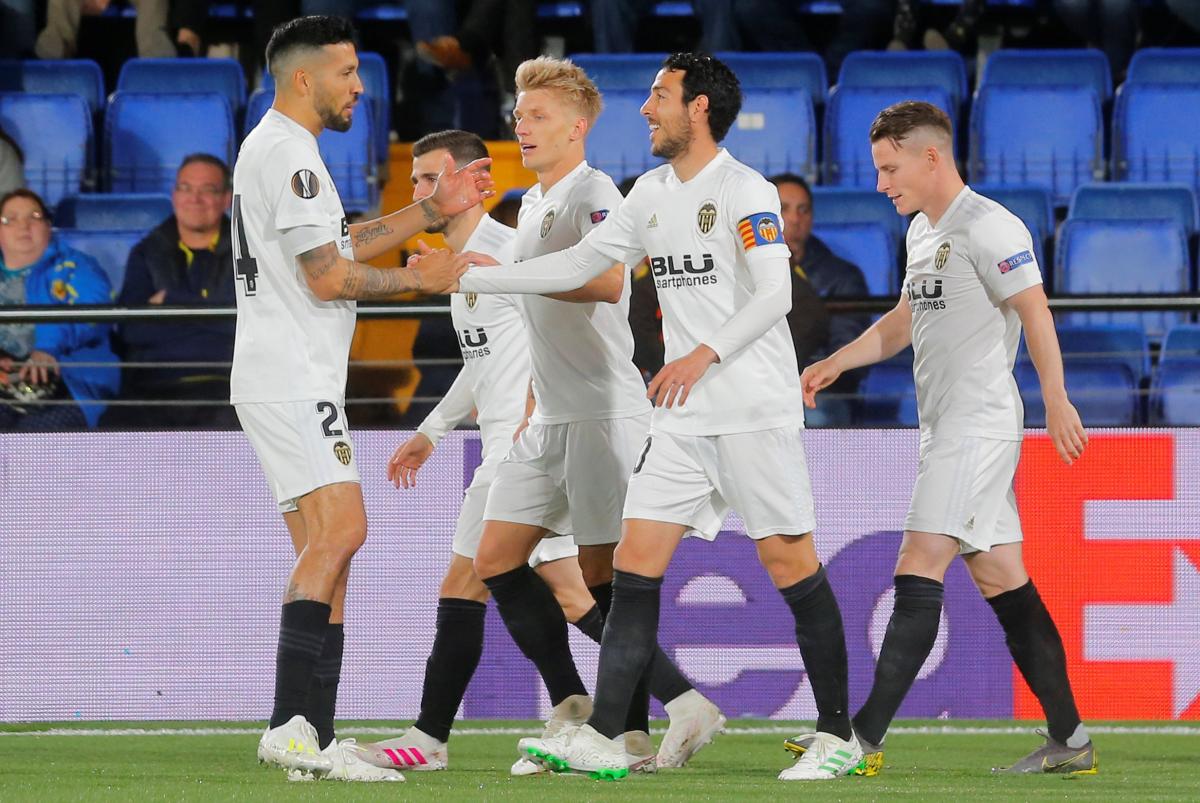 Игроки Валенсии празднуют забитый гол