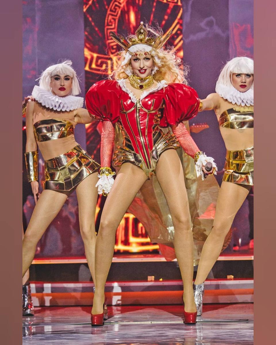 Оля Полякова