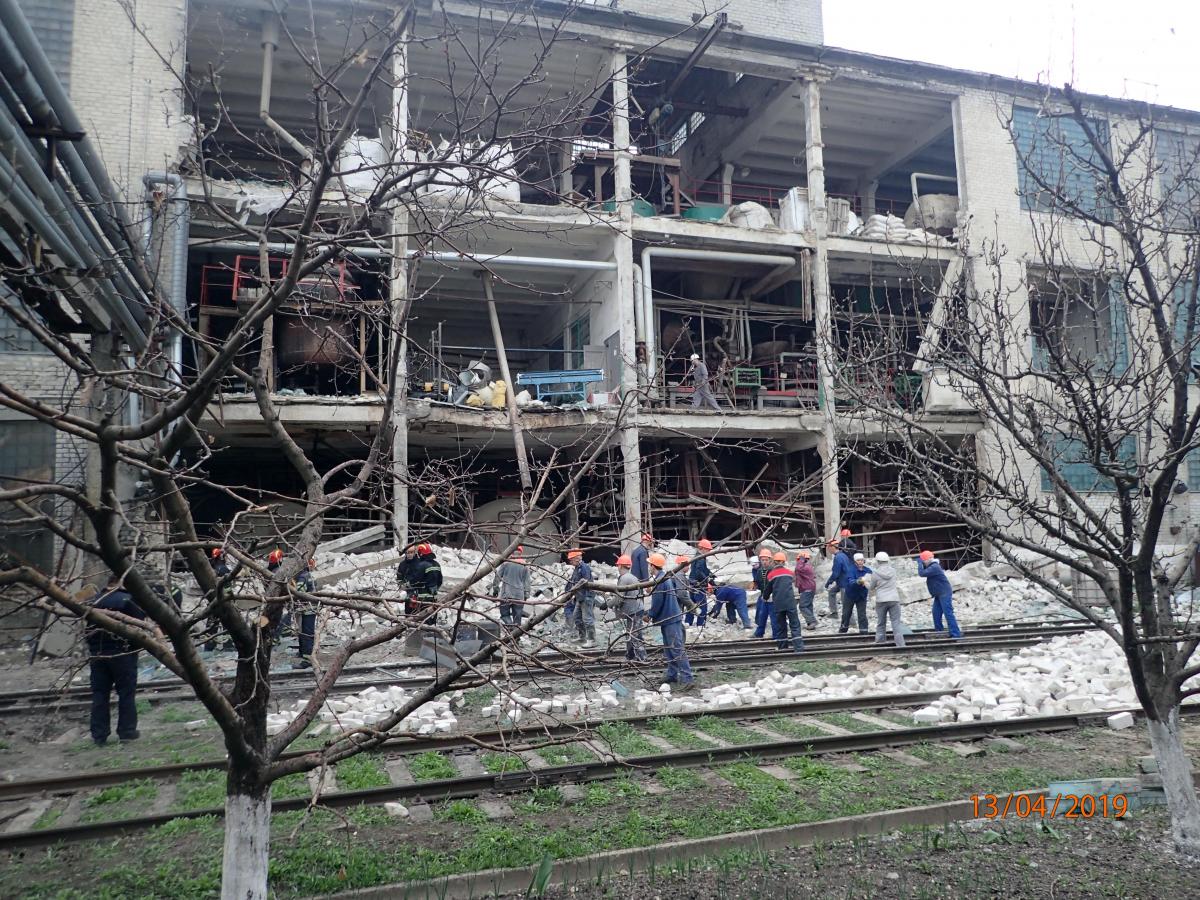 На Луганщине на заводе прогремел взрыв, погибла женщина На Луганщине на заводе прогремел взрыв, погибла женщина