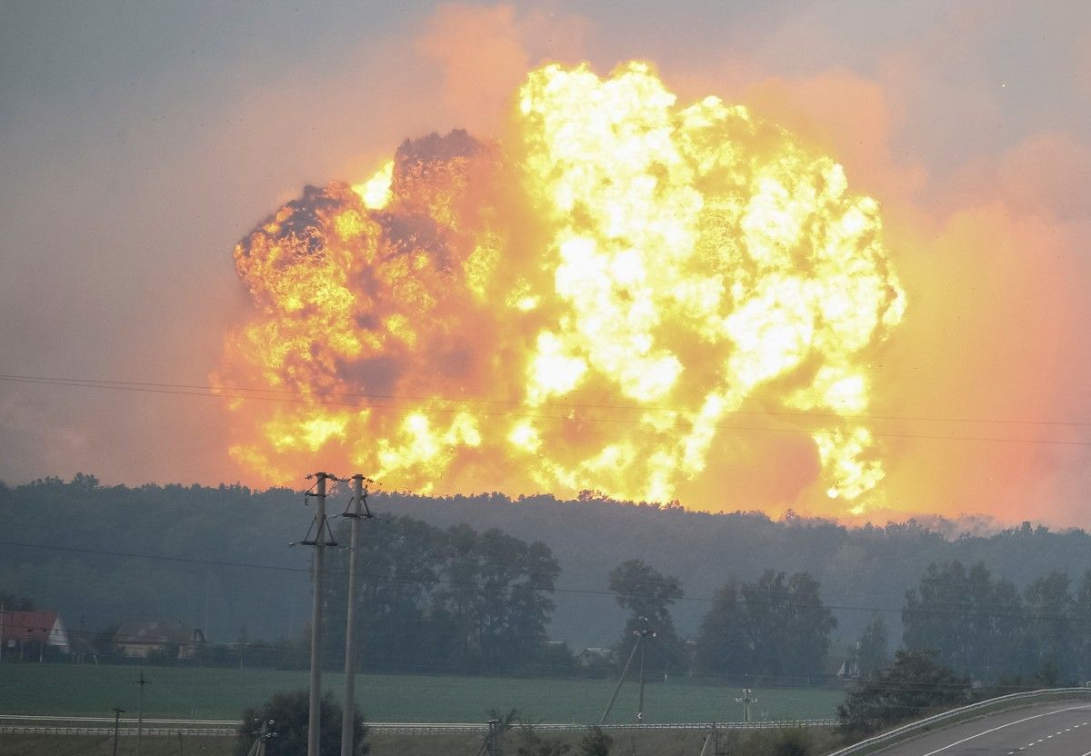 Взрывы на складе боеприпасов в Калиновке Взрывы на складе боеприпасов в Калиновке