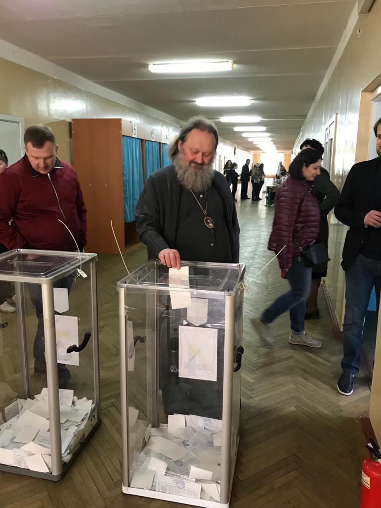 Глава Киево-Печерской лавры, митрополит Павел на выборах 2019