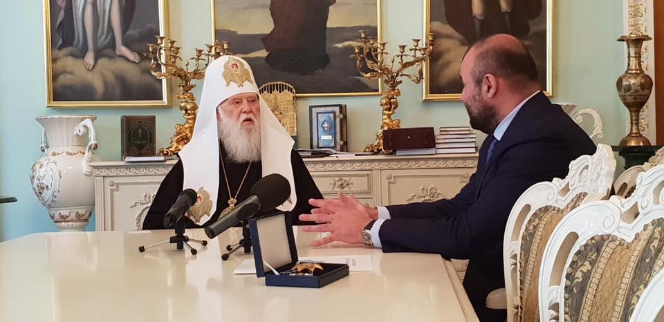 Филарет наградил Нарика