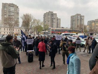 Радикалы напали на ЛГБТ-активистов / Фейсбук Е.Шевченко Радикалы напали на ЛГБТ-активистов / Фейсбук Е.Шевченко