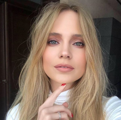 Певица Глюкоза опубликовала фото, на котором целуется с Любовью Успенской