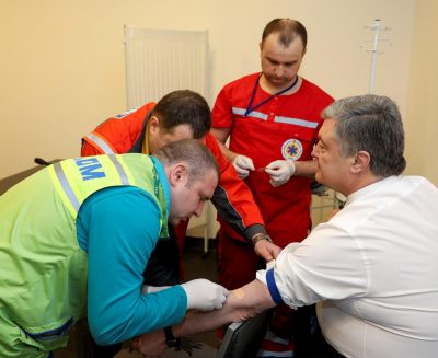 В Олимпийском будут водить экскурсии в комнату, где Порошенко сдавал анализы