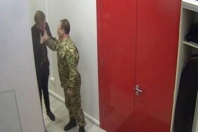 Олег Барна набросился на оппонента / Скриншот