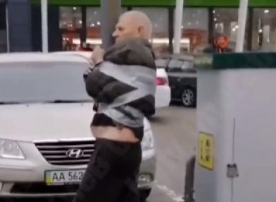 Самосуд в Киеве: пьяного виновника ДТП привязали к столбу