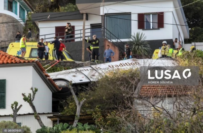 Автобус с туристами упал в пропасть / Фото: lusa.pt