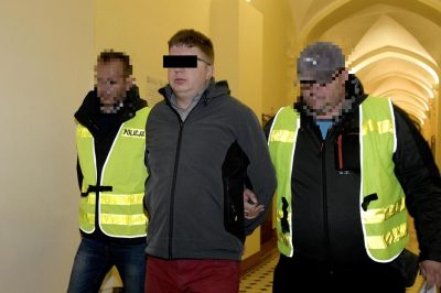 Таксист намеренно сбил велосипедиста на тротуаре / Фото:Łukasz Woźnica/newspix.p