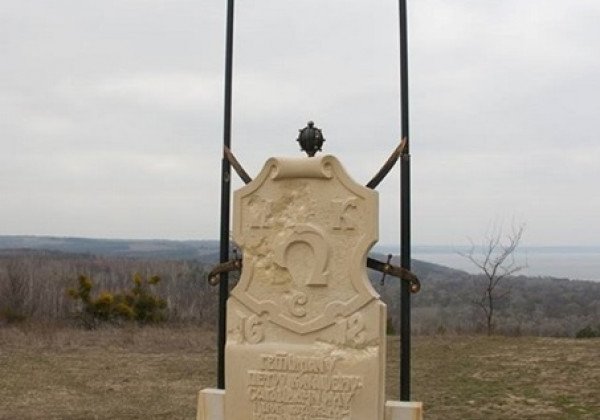 Под Черкассами из огнестрела расстреляли памятник Сагайдачному