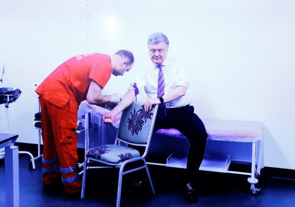 Озвучены первые результаты анализов Порошенко. Зеленский – на очереди