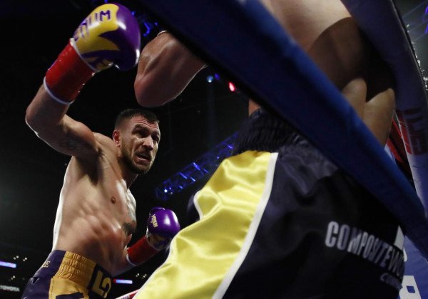 Ломаченко нокаутировал британца, опубликовано полное видео боя