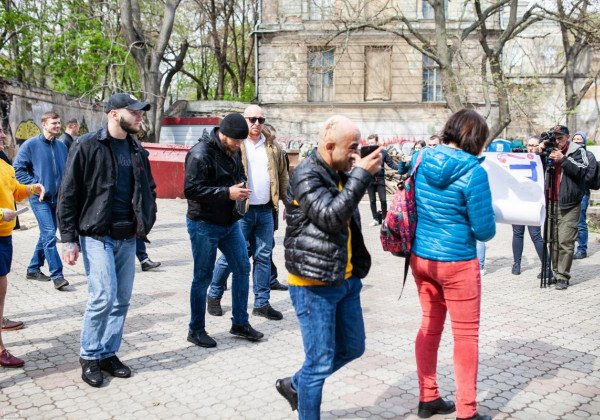 В Одессе в нардепа Найема метнули фаллоимитатор и облили нечистотами