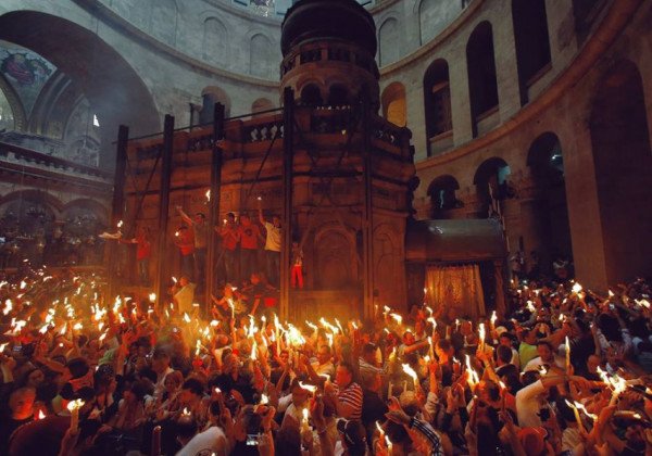 В Иерусалиме в храме Гроба Господня сошел Благодатный огонь