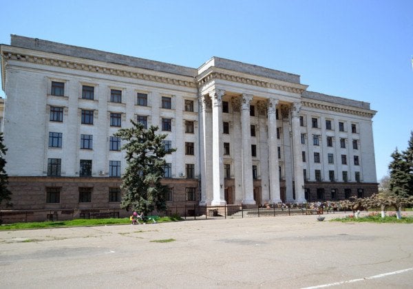 В Одессе около Дома профсоюзов установили шашлычную