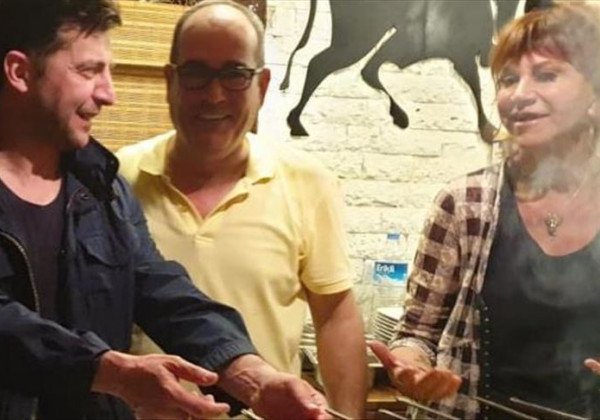 "Жарил мясо на гриле и шутил": Зеленского "подловили" на отдыхе в Турции