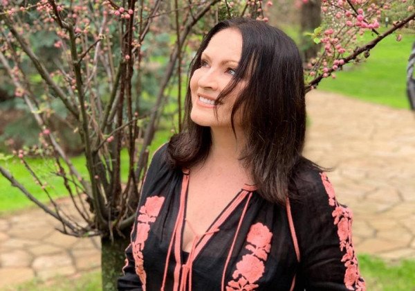 София Ротару в полупрозрачном платье-вышиванке показала, как праздновала Пасху