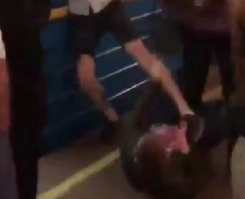 В центре Киева в метро устроили массовую драку: опубликовано видео