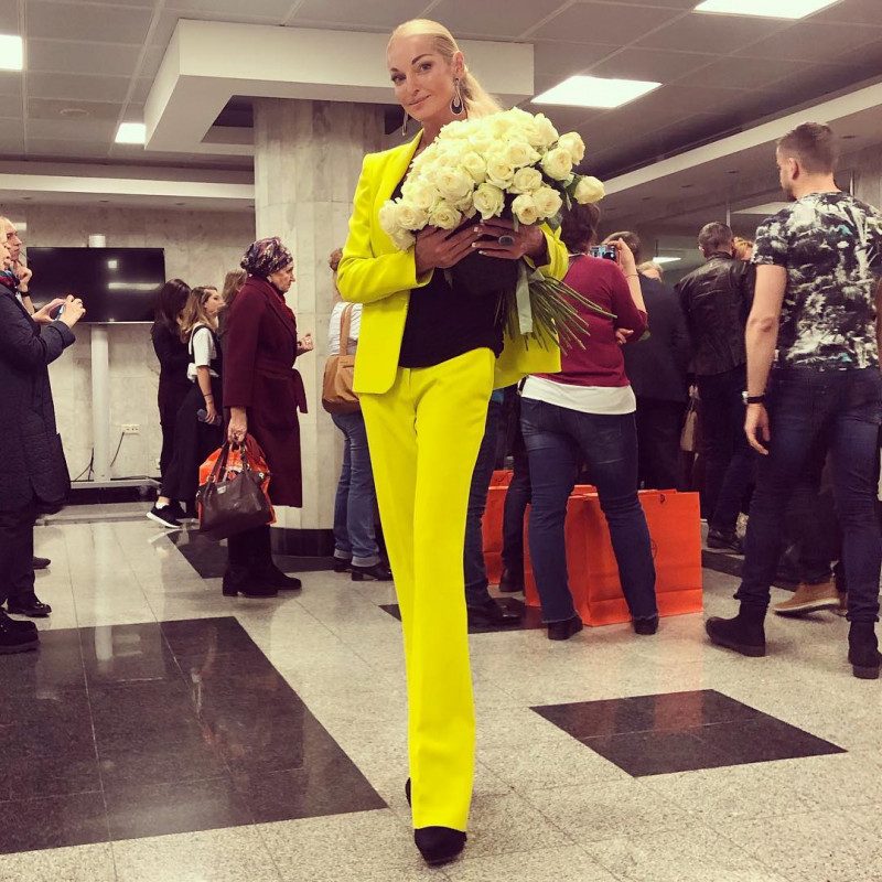 "Позвали, чтобы поржать": Волочкова опошлила юбилейный концерт Пугачевой неуместными шпагатами