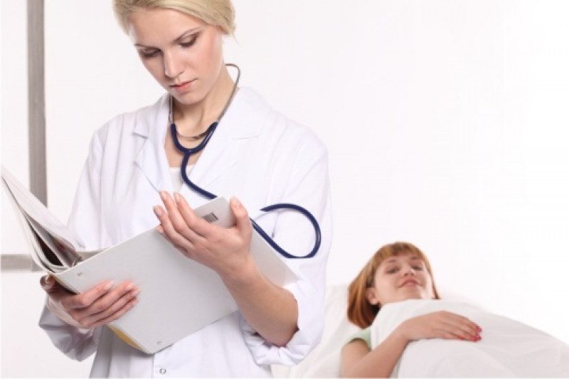 "Петрушка с чесноком": Врачи рассказали, чего ни в коем случае нельзя совать во влагалище