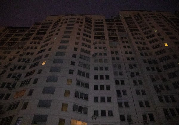 В Киеве девушка погибла в результате падения с 11 этажа дома В Киеве девушка погибла в результате падения с 11 этажа дома
