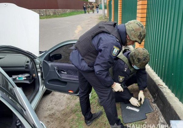 Под Киевом правоохранители задержали подозреваемых в убийстве Сергея Киселева Под Киевом правоохранители задержали подозреваемых в убийстве Сергея Киселева