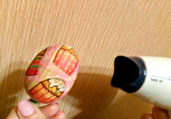 Пасхальные яйца своими руками из салфеток несложно сделать Пасхальные яйца своими руками из салфеток несложно сделать