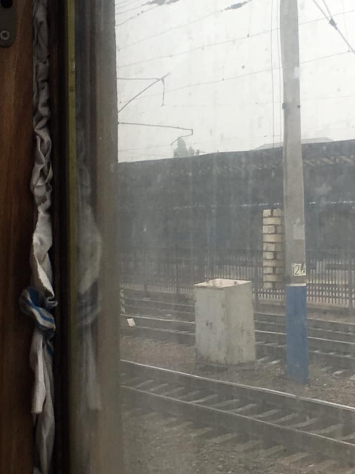 В вагоне поезда Киев – Николаев крыша дала течь