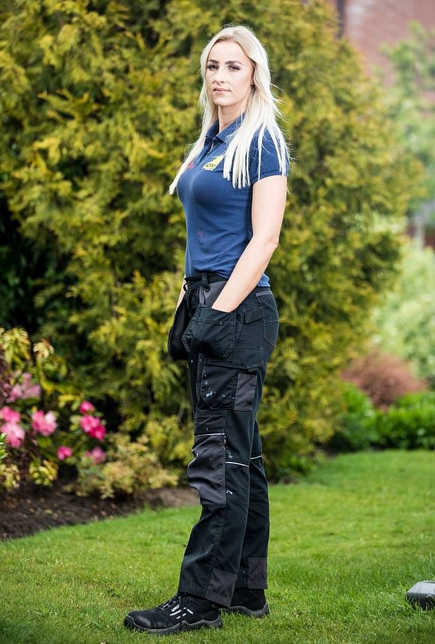 Девушка-сантехник