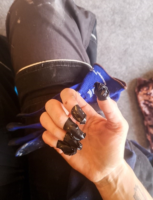 Девушка-сантехник