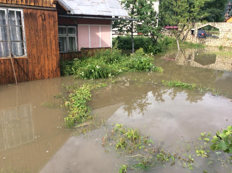 Наводнение на Прикарпатье: что затопило на данный момент Наводнение на Прикарпатье: что затопило на данный момент
