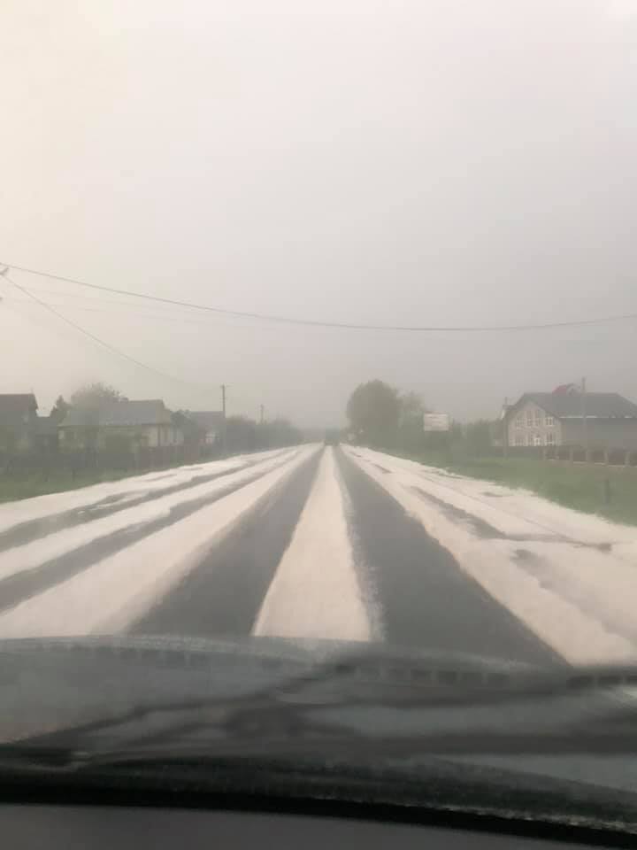 На Ивано-Франковщине в пятницу выпал град