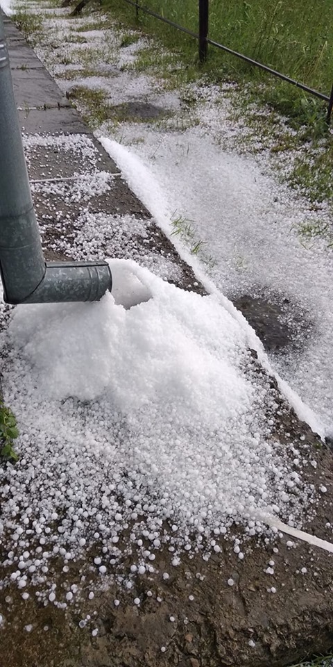 На Ивано-Франковщине в пятницу выпал град