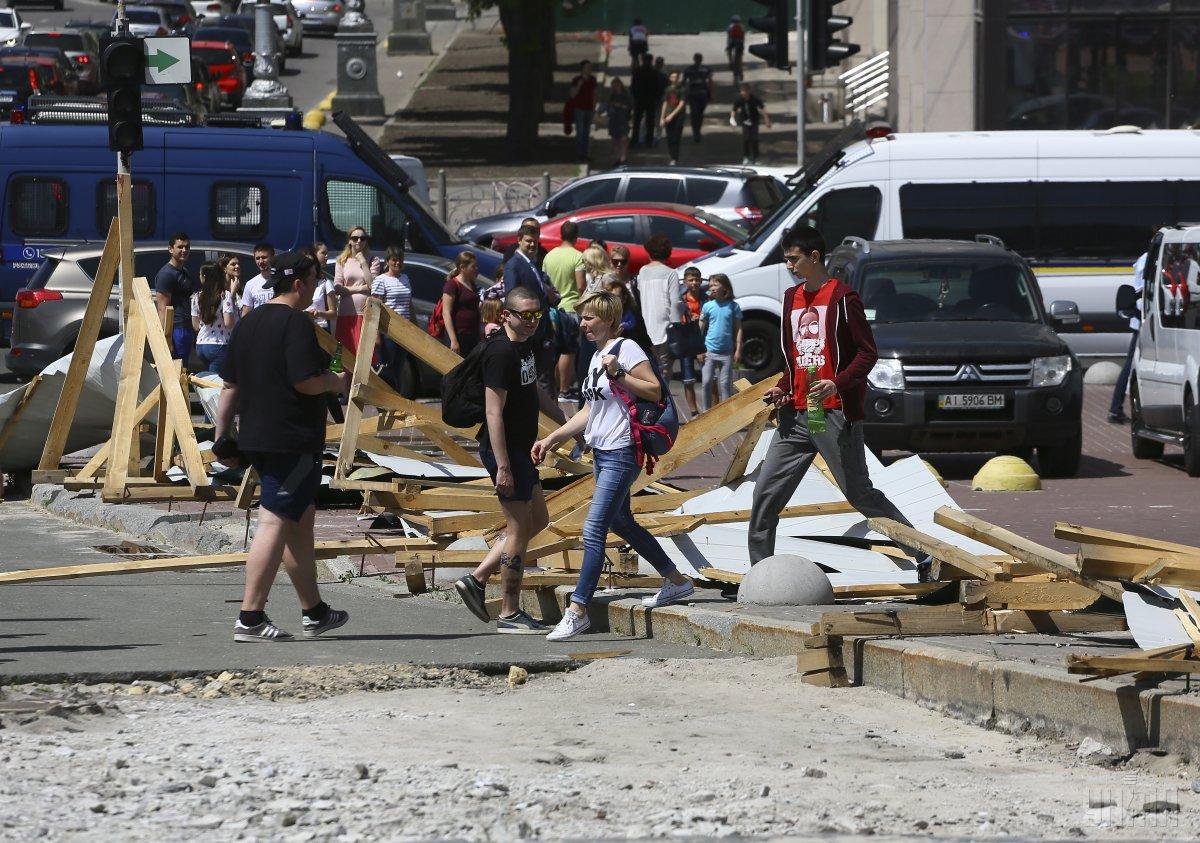 В Киеве разрушили забор на месте строительства Музея Революции достоинства