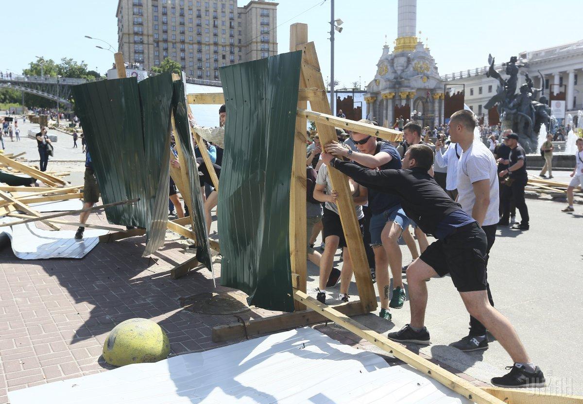 В Киеве разрушили забор на месте строительства Музея Революции достоинства