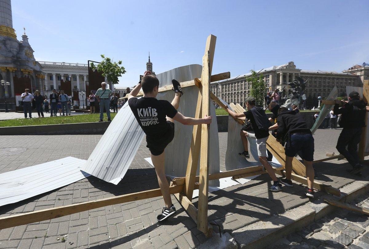 В Киеве разрушили забор на месте строительства Музея Революции достоинства