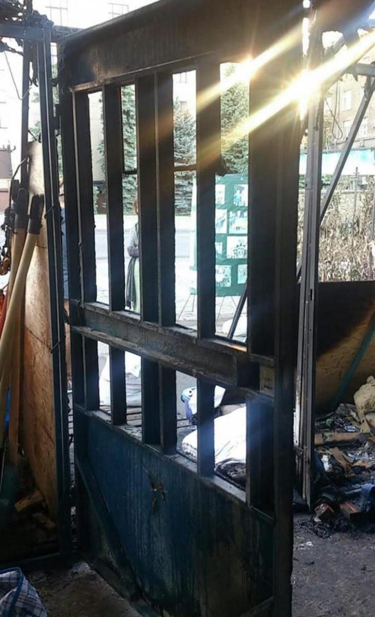 В Харькове утром подожгли волонтерскую палатку