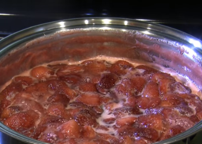 П'ятихвилинка, густе і без варіння ягід: як приготувати смачне полуничне варення