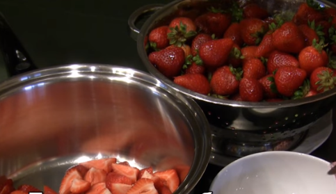 П'ятихвилинка, густе і без варіння ягід: як приготувати смачне полуничне варення