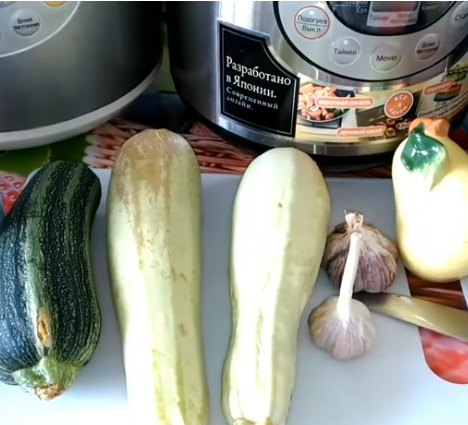 Этапы приготовления кабачков в сметанном соусе