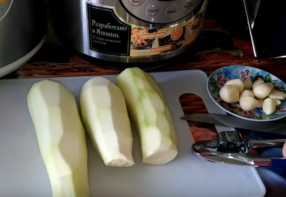 Этапы приготовления кабачков в сметанном соусе