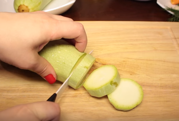 Этапы приготовления кабачков по-флотски